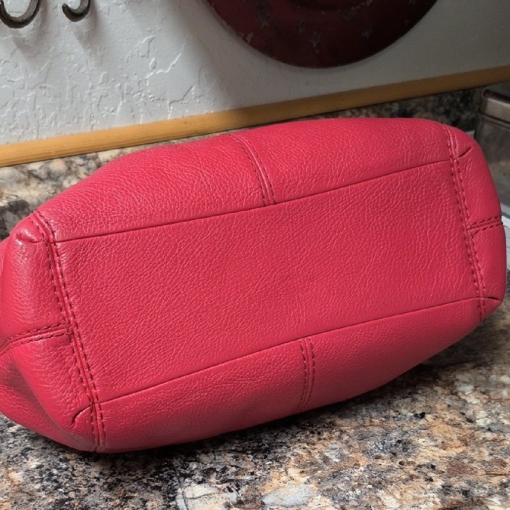 Coach Leather Shoulder Bag π Beautiful Strawberry Color π - Picture 7 of 16